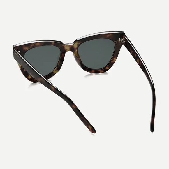 📍SUMMER CLEARANCE!! Chic Tortoise Sunnies - Picture 4 of 5